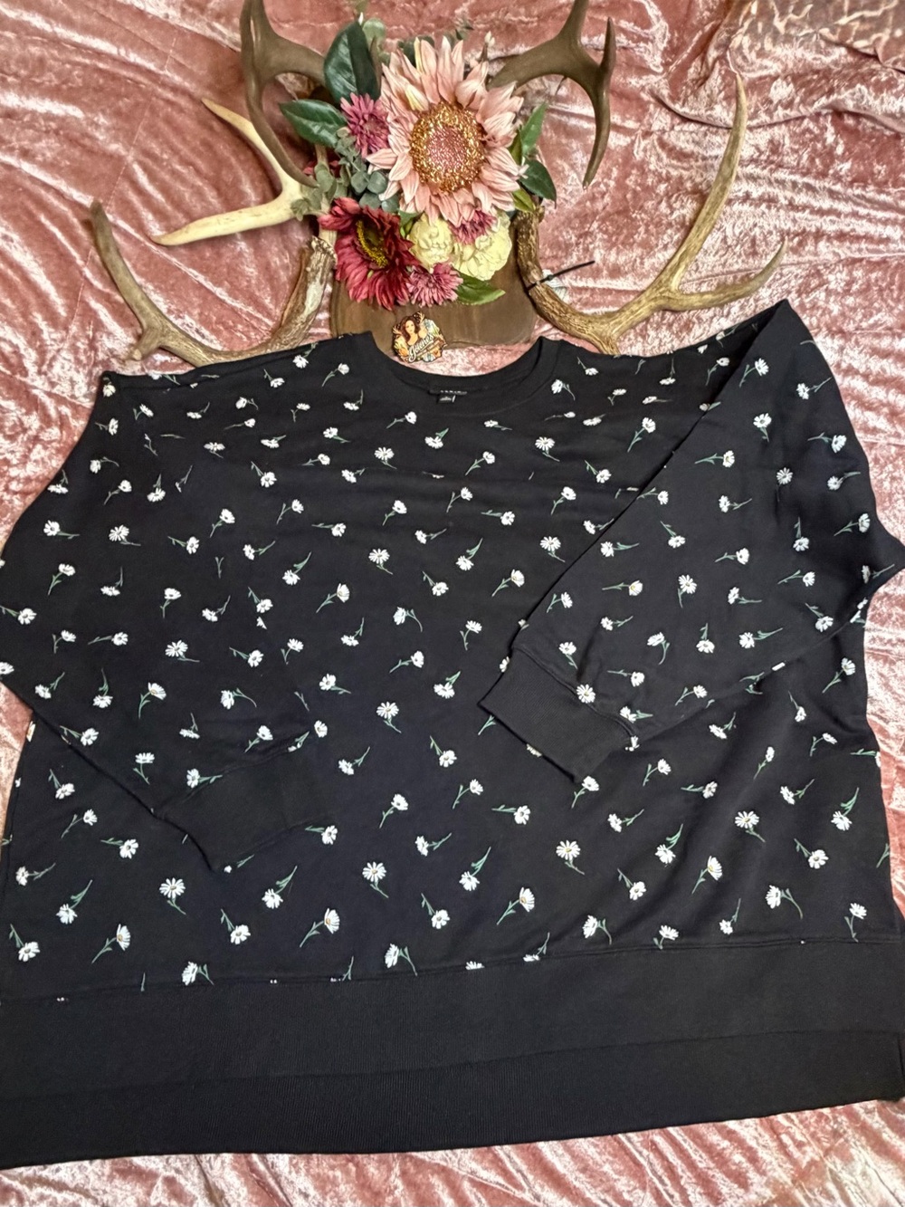 Torrid Size 3 Black Daisy Floral Sweatshirt Plus Size